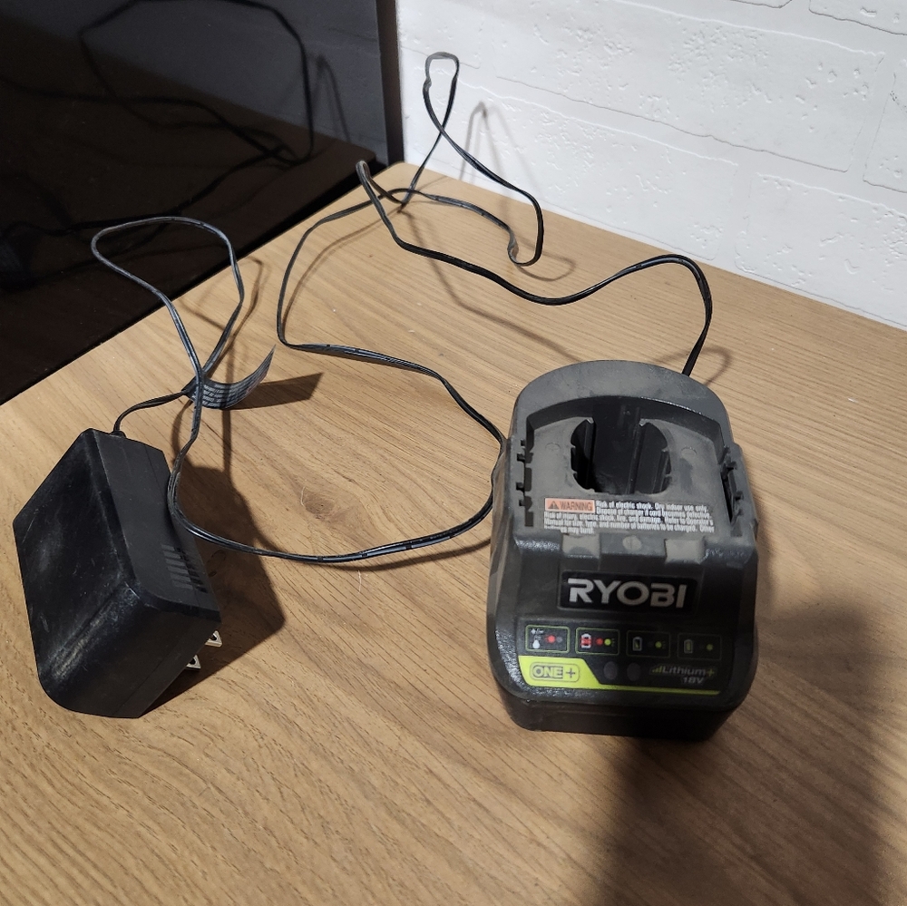 Ryobi 18V ONE+ Battery Charger P118B (140350004) Lithium+